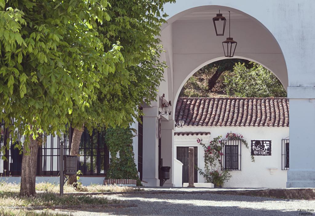 Hospederia Reina De Los Angeles Hotel Aracena Exterior foto